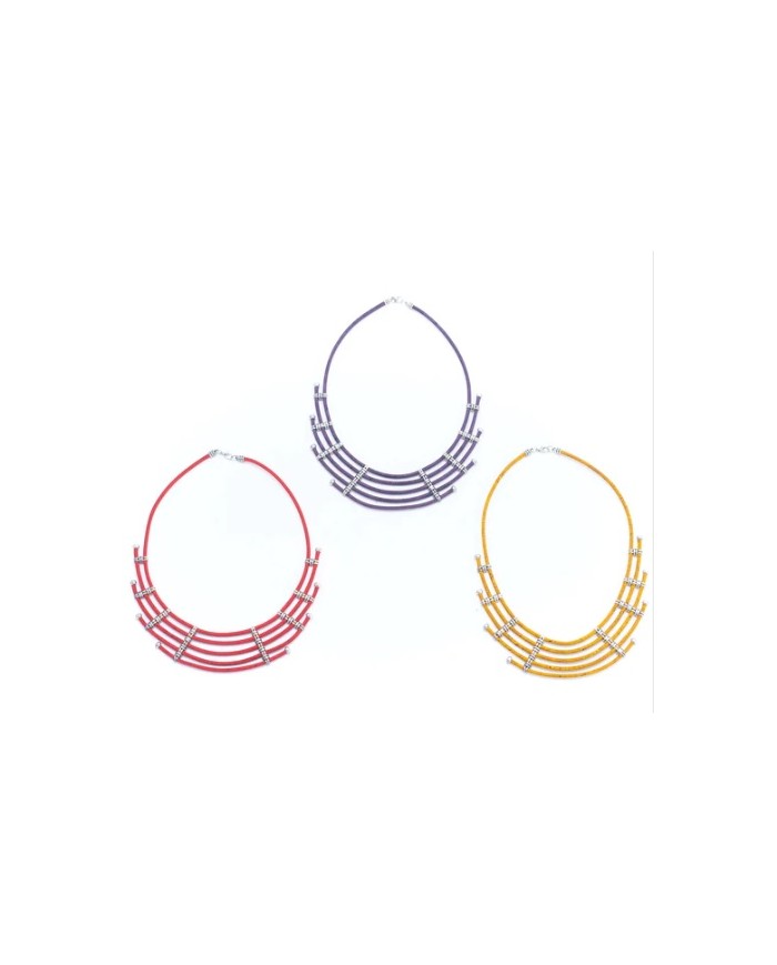 Collar estilo étnico.