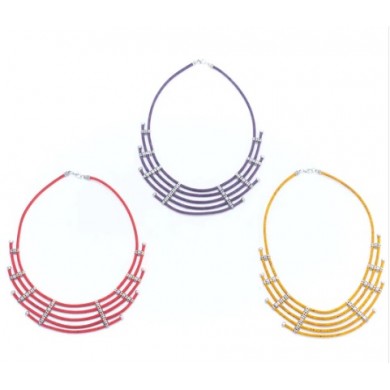 Collar estilo étnico.